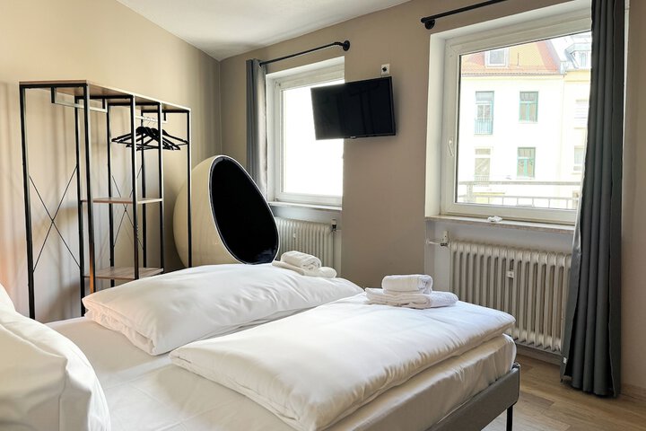 Room 51 of 93