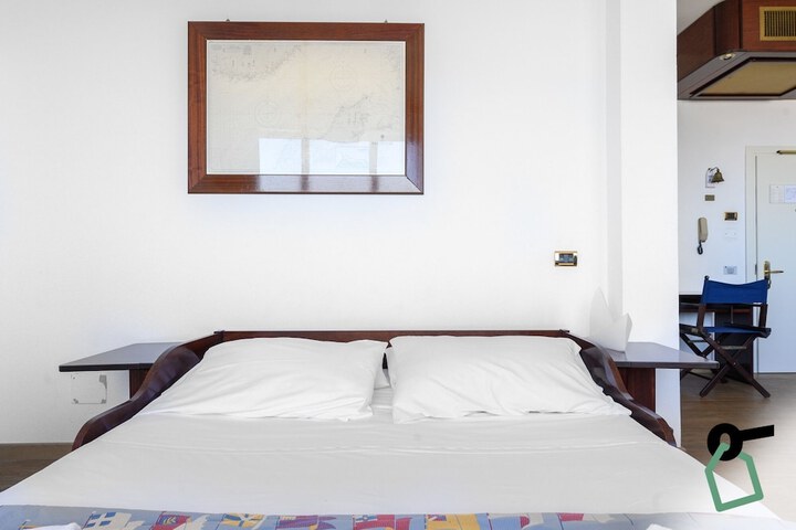 Room 16 of 47