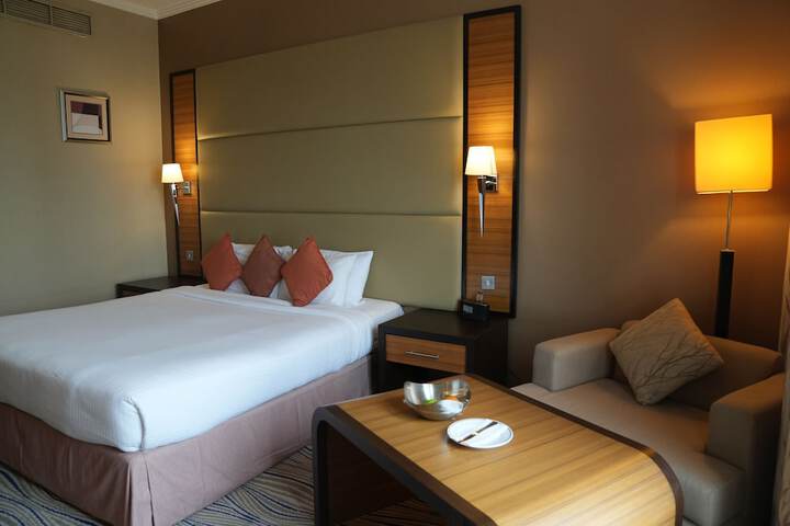 Room 18 of 102