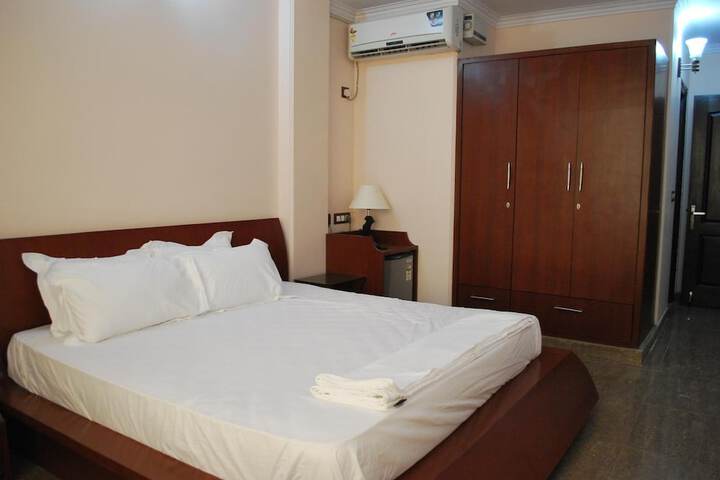 Room 14 of 33