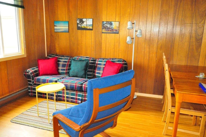 Room 6 of 18
