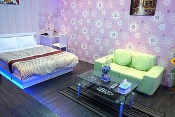 Room 50 of 73