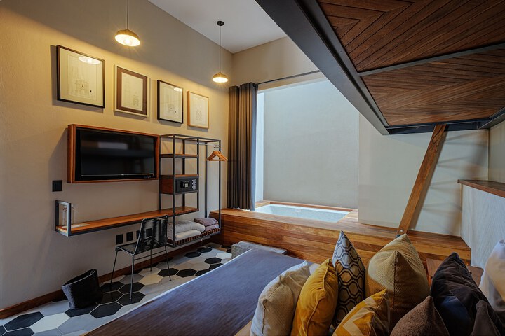 Room 17 of 51