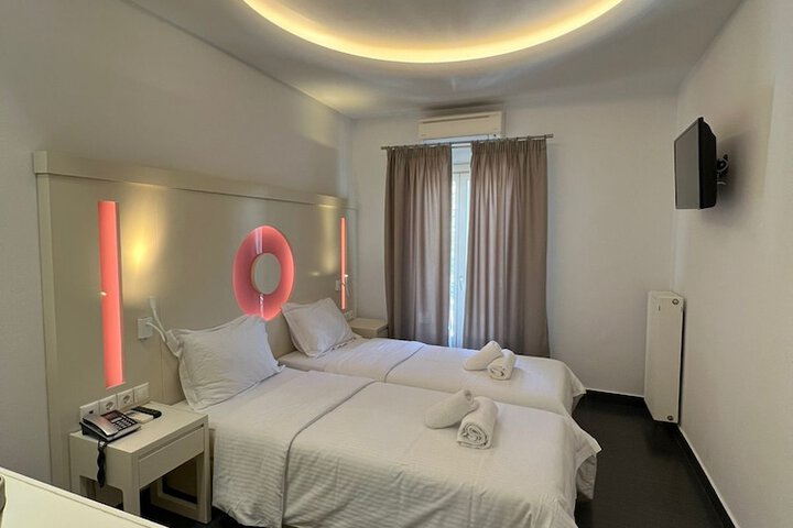 Room 16 of 44