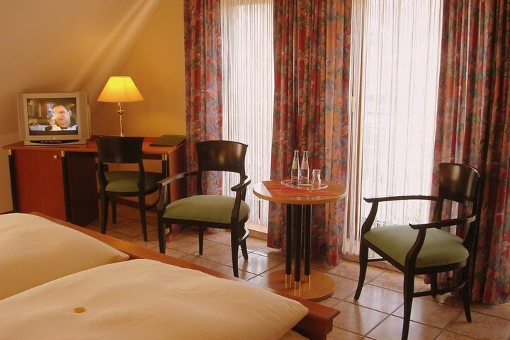 Room 3 of 10