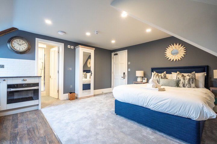 Room 4 of 190