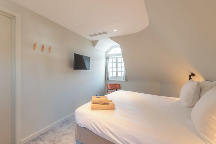 Room 72 of 148