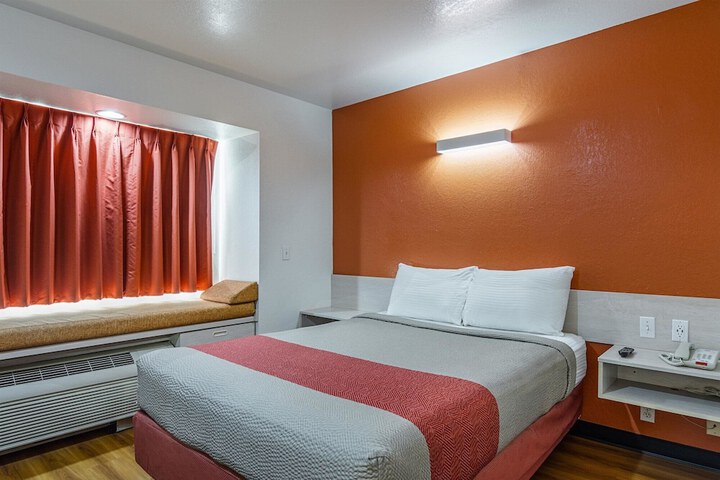 Room 8 of 29