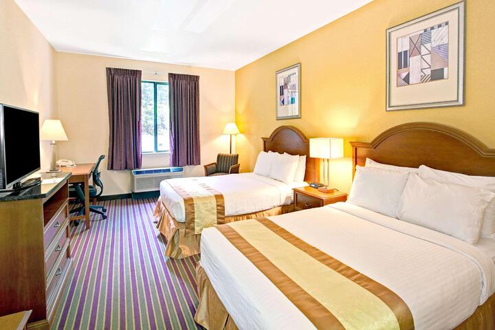 2 Double Beds (1 of 5)