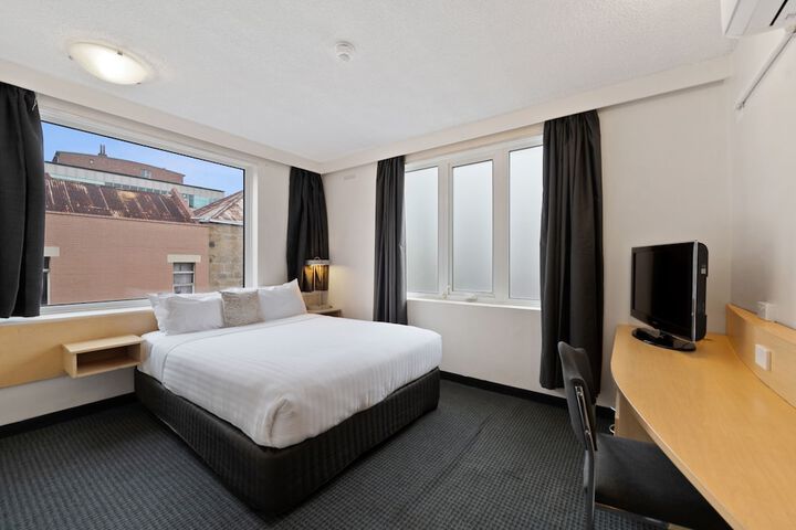 Room 9 of 40