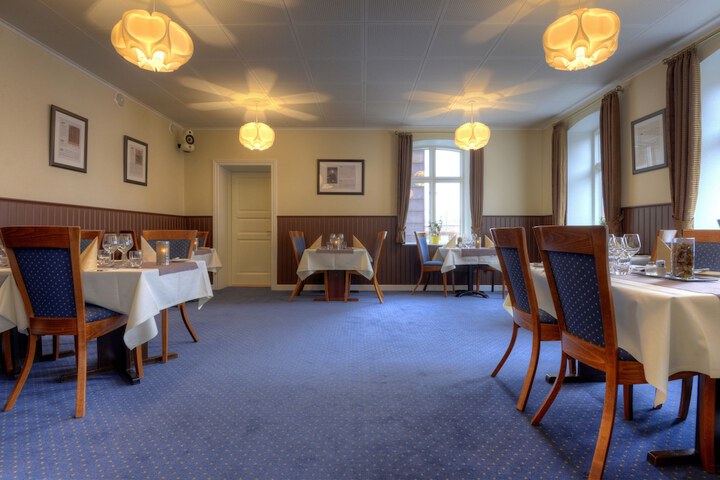 Dining 45 of 69