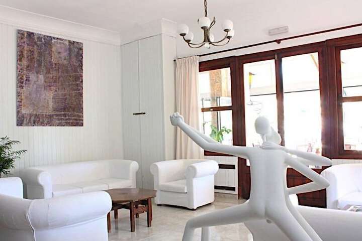 Guest Lobby