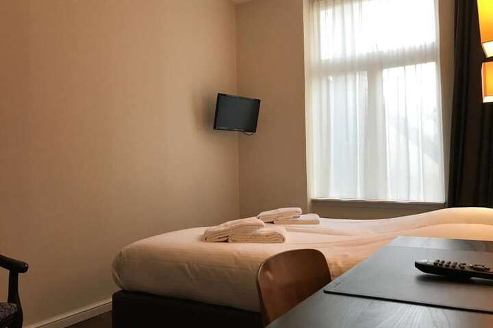 Room 10 of 53