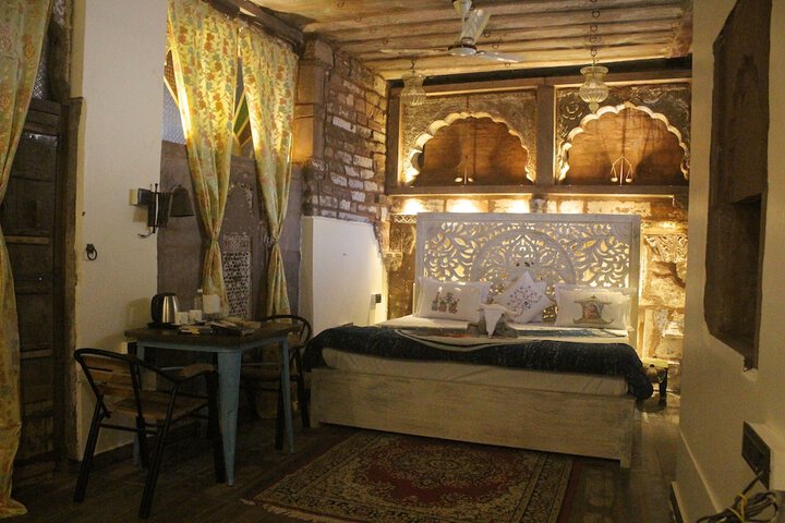 Room 14 of 90