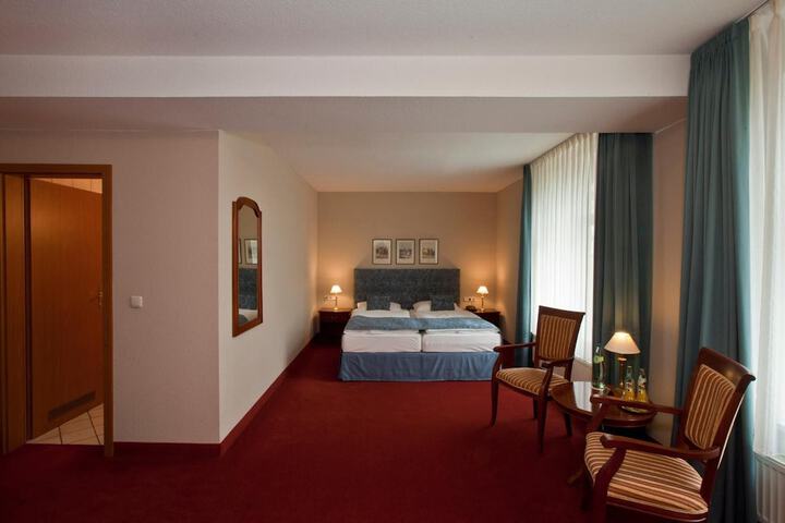 Room 17 of 37
