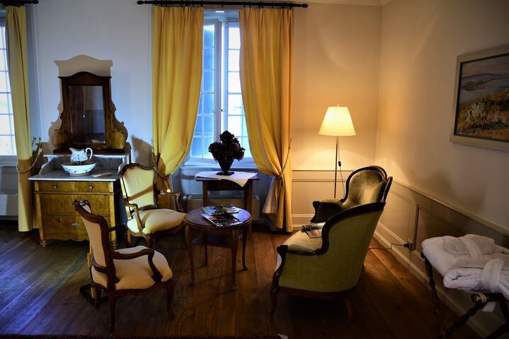 Room 5 of 27