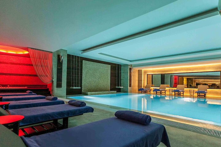 Hotel Pool