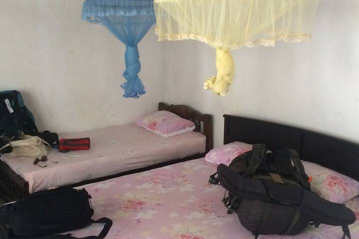 Room 2 of 8