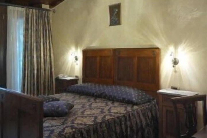 Room 9 of 39