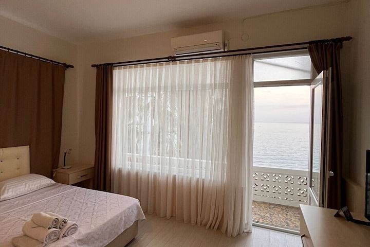 Room 3 of 13