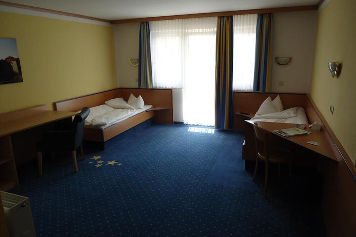 Room 9 of 34