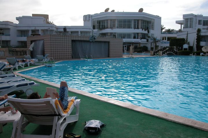 Pool 30 of 90