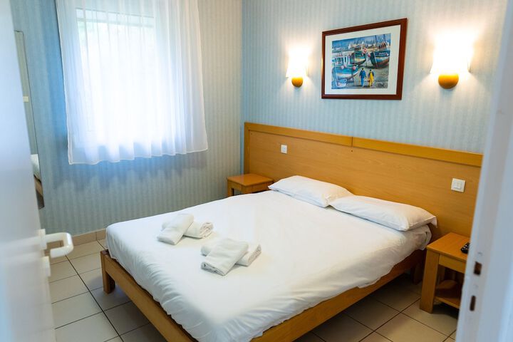 Room 3 of 27