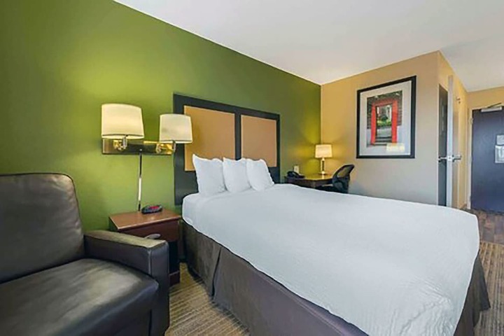 1 Queen Bed (29 of 30)