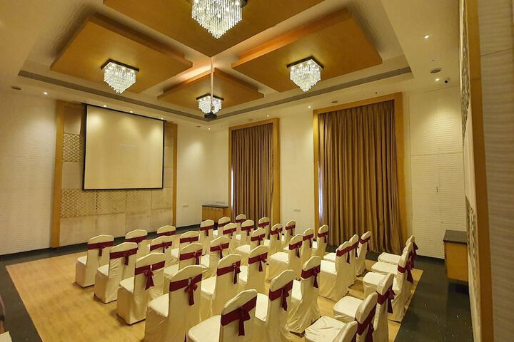 Ballroom/Hall 20 of 22