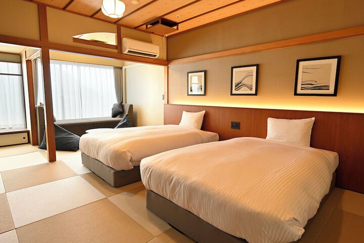 Room 12 of 99