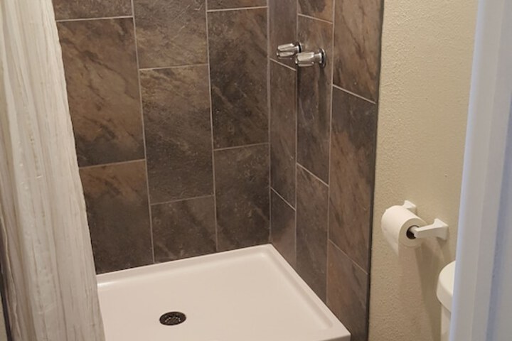 Room 6 of 12