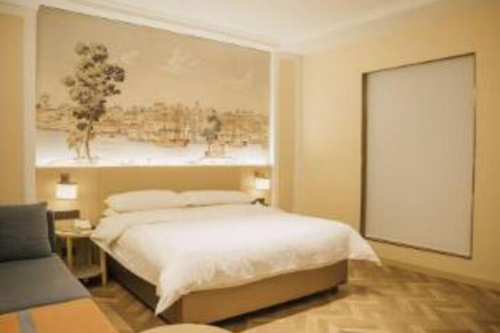 Room 8 of 8