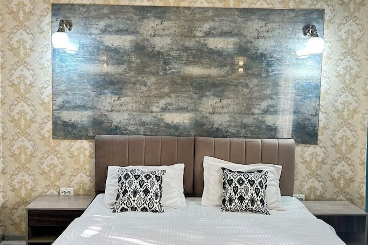 Room 8 of 18