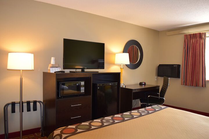 1 King Bed (5 of 12)