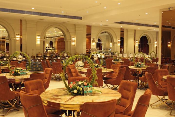 Ballroom/Hall 27 of 36