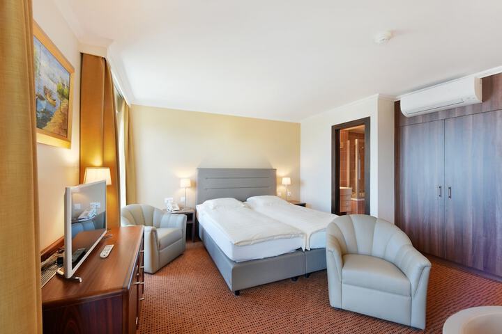 Room 19 of 65
