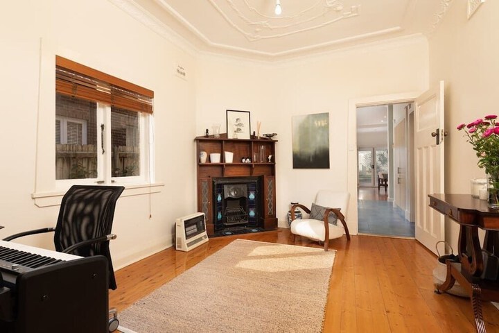 Room 7 of 10