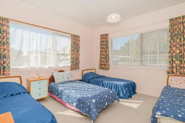 Room 4 of 13