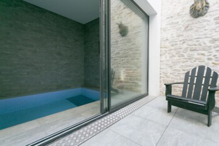 Pool 20 of 51