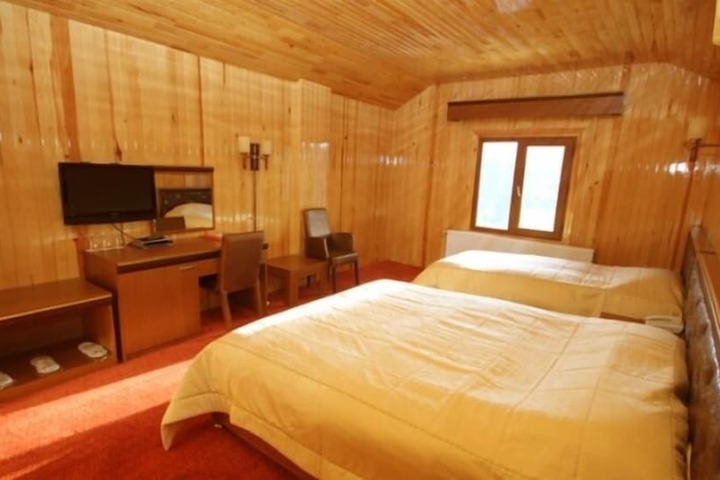 Room 12 of 26