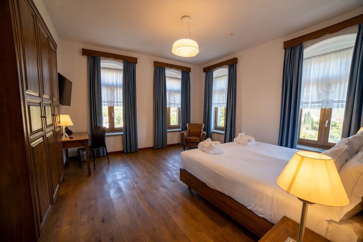 Room 16 of 43