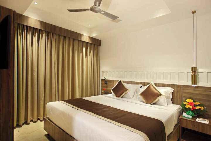 Room 4 of 17