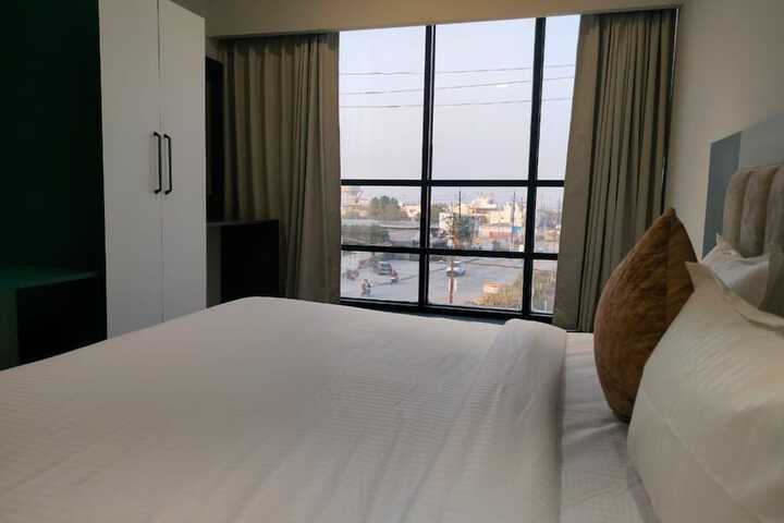 Room 8 of 19