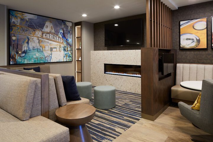Lobby lounge