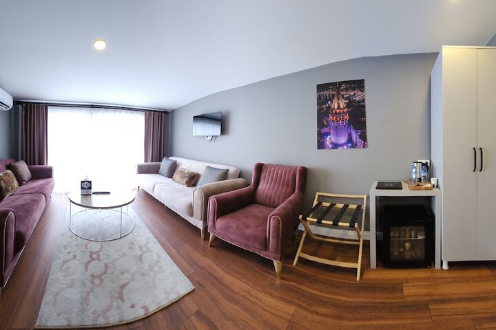 Room 26 of 73