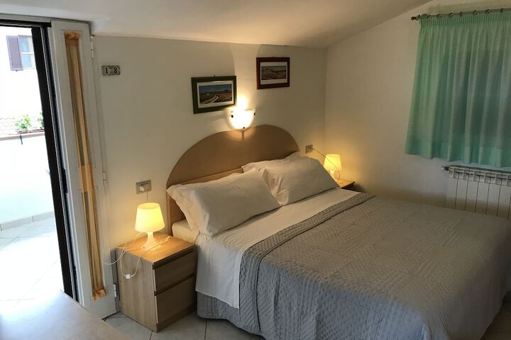 Room 6 of 48