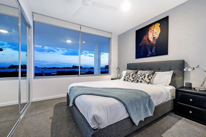 Room 3 of 108