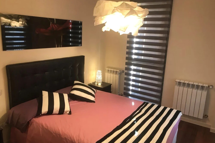 Room 2 of 10