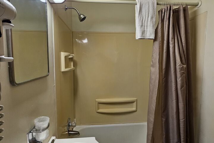 Standard Room, King or Two Doubles (5 of 17)