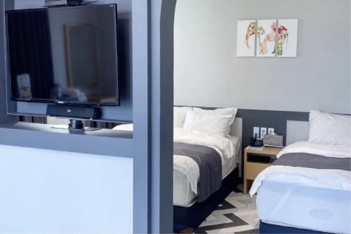 Room 93 of 184